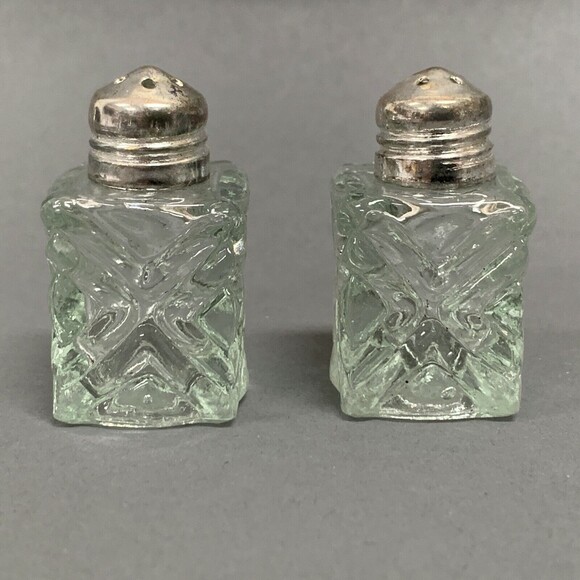 Miniature Salt and Pepper Shakers Clear Glass Silver-plate - Picture 4 of 5